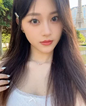 粉嫩骚逼小白虎一枚