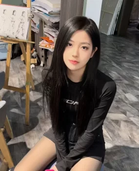 御姐范十足的美眉