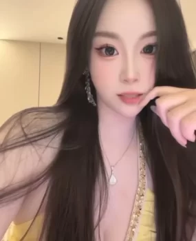 上海高挑年轻女