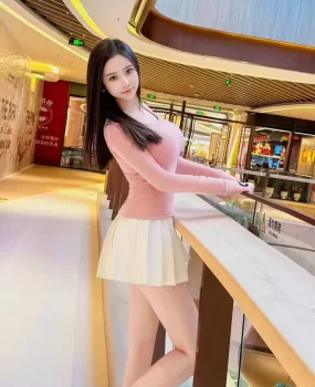 初次下海清纯甜妹