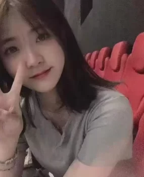 咸阳极品兼职小骚女身材爆灯 屁股很翘 放得开 可无套