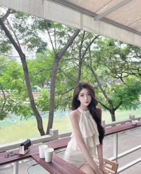 河边小茶楼里与茶艺师小姐姐一夜邂逅