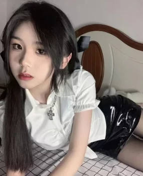 精选酒店颜值高酒店前台小皮裤黑丝00后新人出道