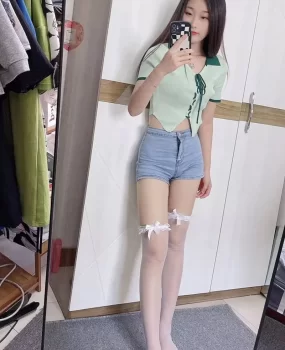 美艳仙气动人肉丝袜海底捞服务员小姐姐00后