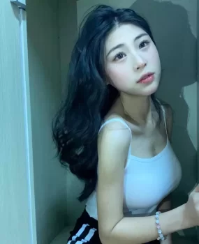 发掘一漂亮美美，床上功夫老厉害了，反正我顶不住