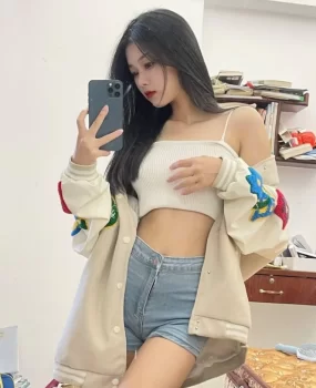 00后清纯小姐姐