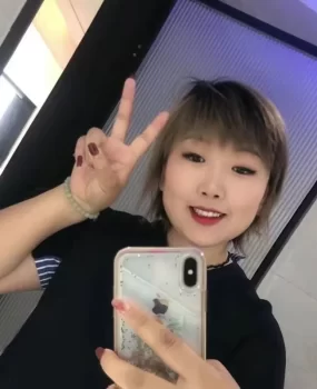 安丘约00后微胖小美女