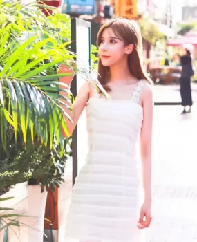 昨晚上的一个看起来整过容的妹子