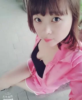白皙皮肤小妹