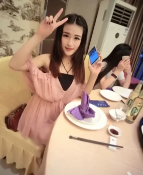 闵行七宝地铁口附近兼职清纯妹子