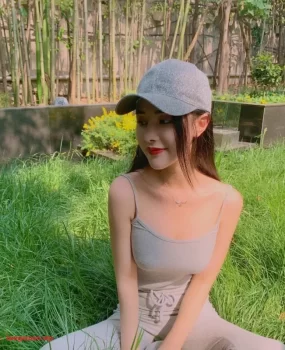 丰满大胸妹 肤白貌美 闪电臀 可舌吻 人间极品！