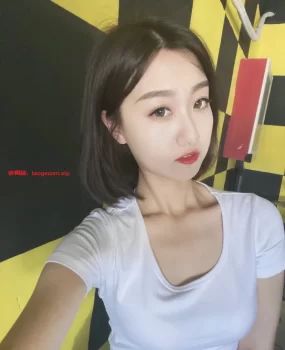 上上普陀年轻橙色的小妹