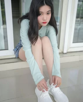 浦东极品零零后少女第一次下海被后入爆操出血